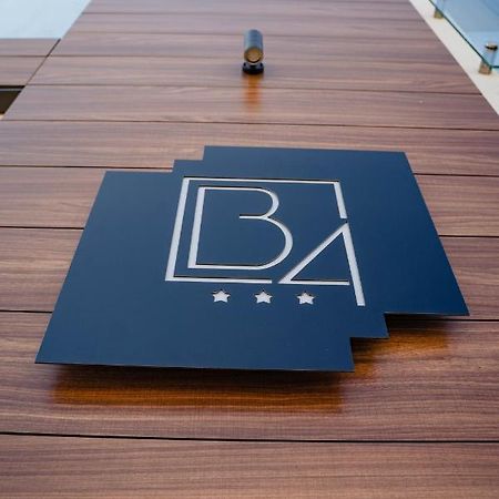 Hotel B4 Oradea Luaran gambar