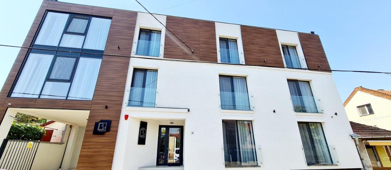 Hotel B4 Oradea Luaran gambar