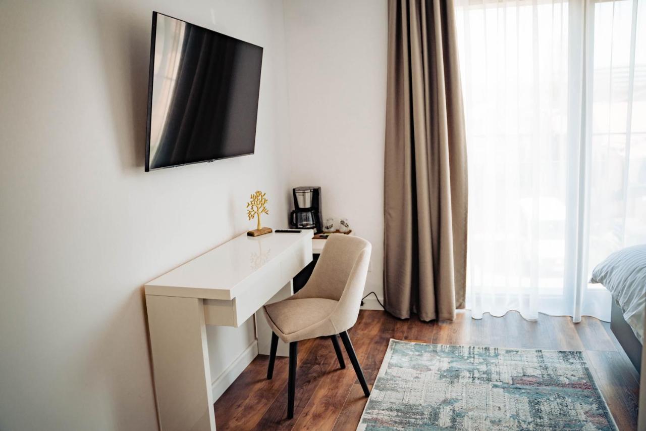 Hotel B4 Oradea Luaran gambar