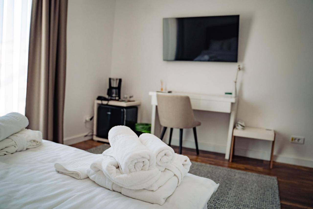Hotel B4 Oradea Luaran gambar