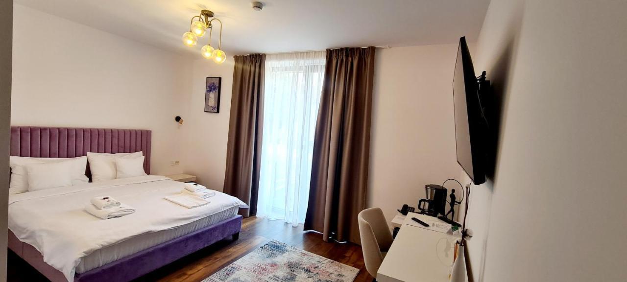 Hotel B4 Oradea Luaran gambar