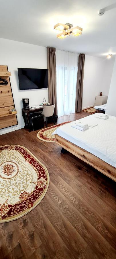 Hotel B4 Oradea Luaran gambar