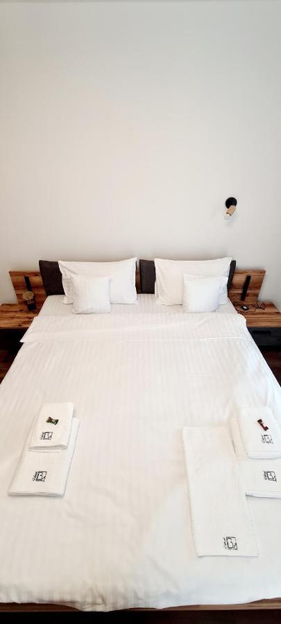 Hotel B4 Oradea Luaran gambar