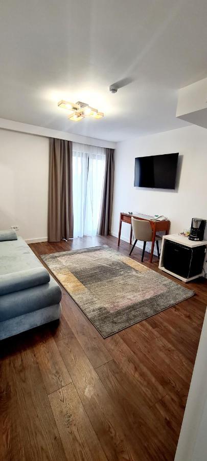 Hotel B4 Oradea Luaran gambar