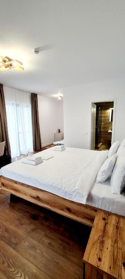 Hotel B4 Oradea Luaran gambar
