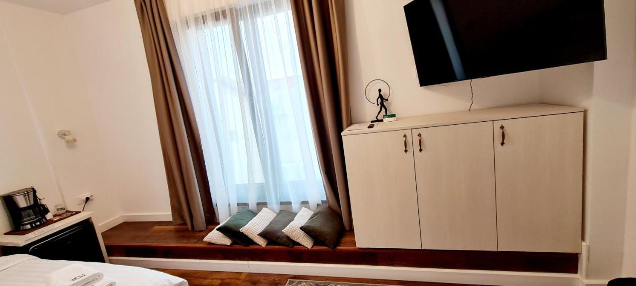 Hotel B4 Oradea Luaran gambar