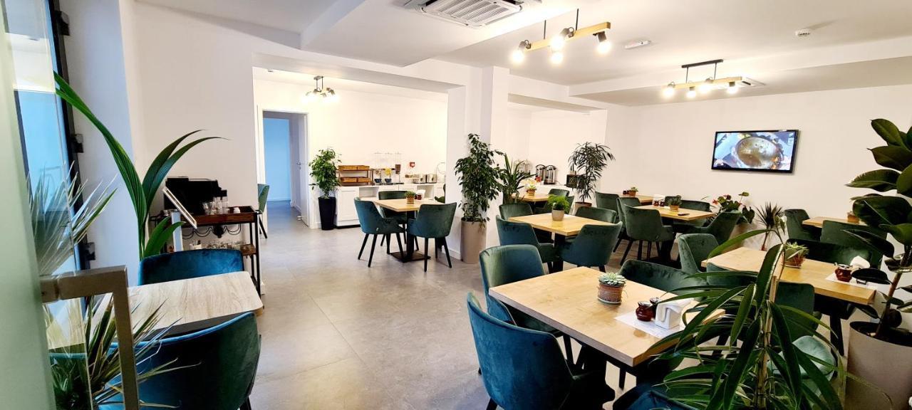 Hotel B4 Oradea Luaran gambar