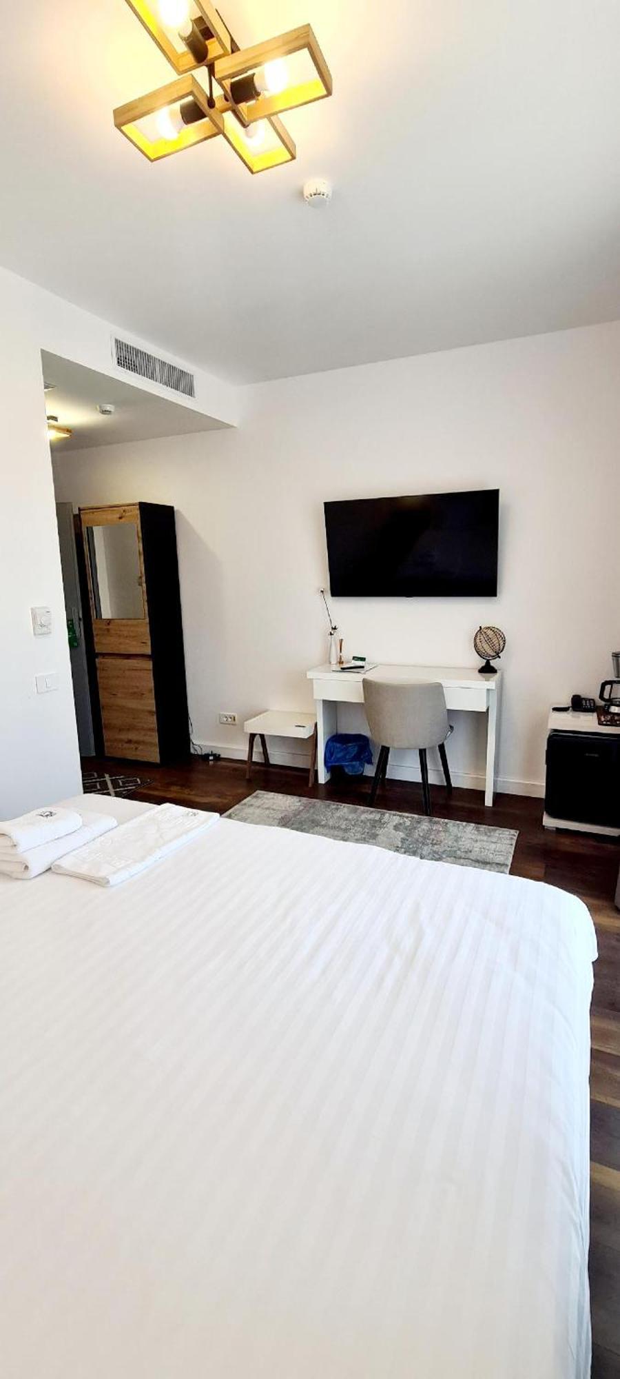 Hotel B4 Oradea Luaran gambar