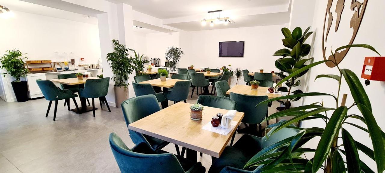 Hotel B4 Oradea Luaran gambar