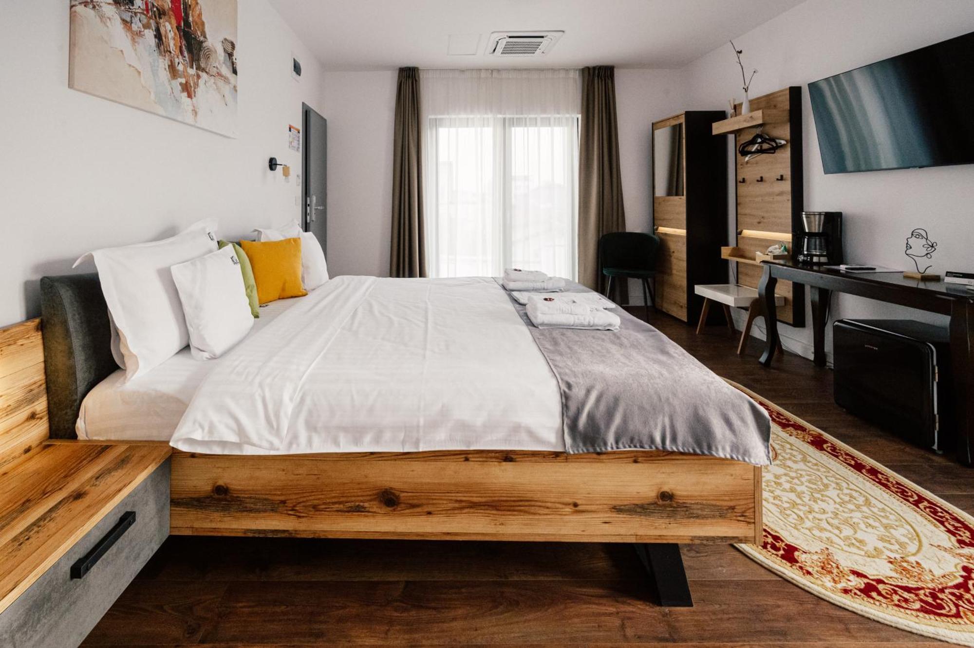 Hotel B4 Oradea Luaran gambar
