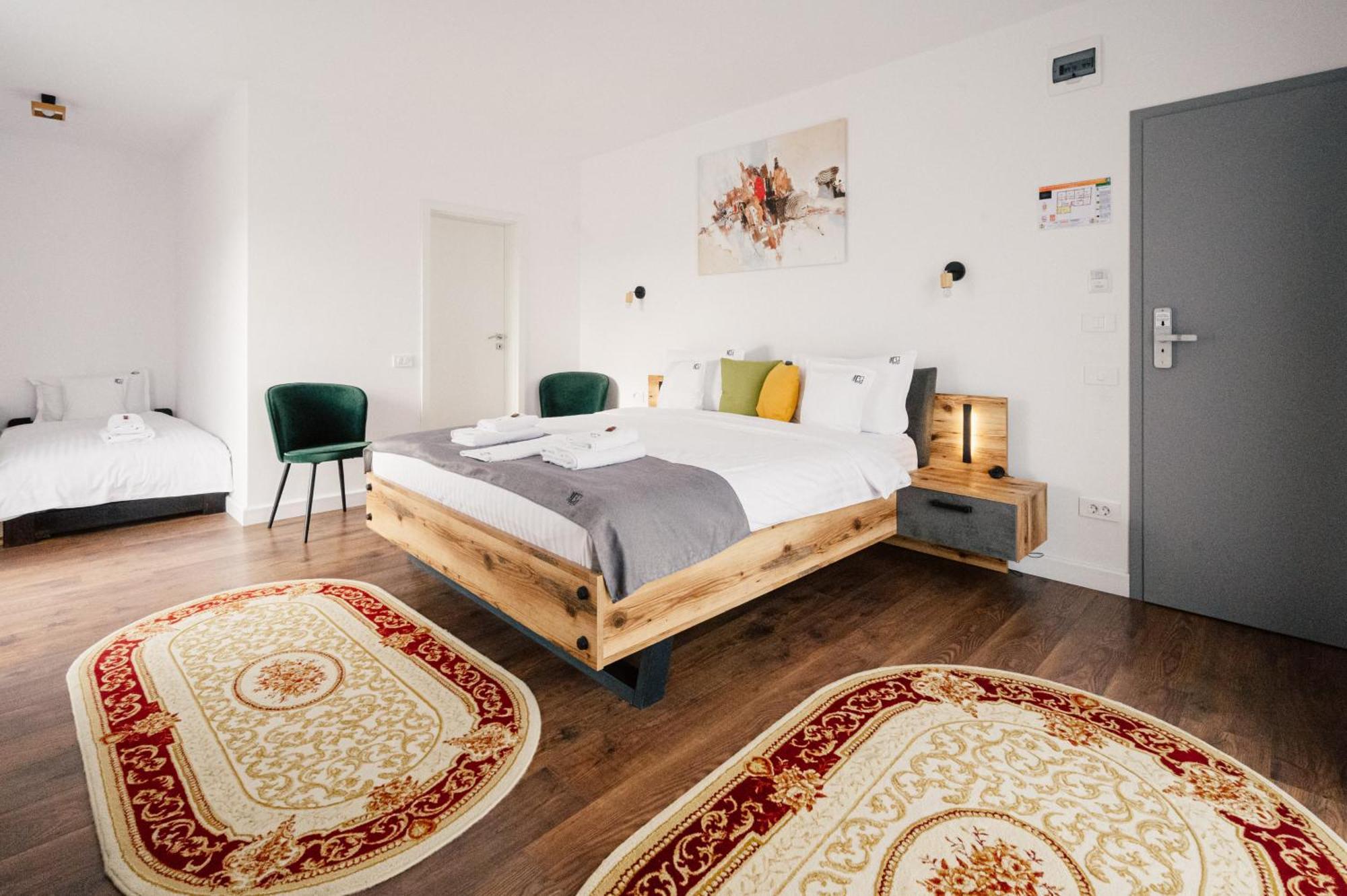 Hotel B4 Oradea Luaran gambar