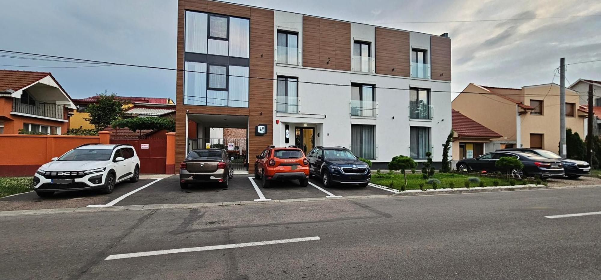 Hotel B4 Oradea Luaran gambar